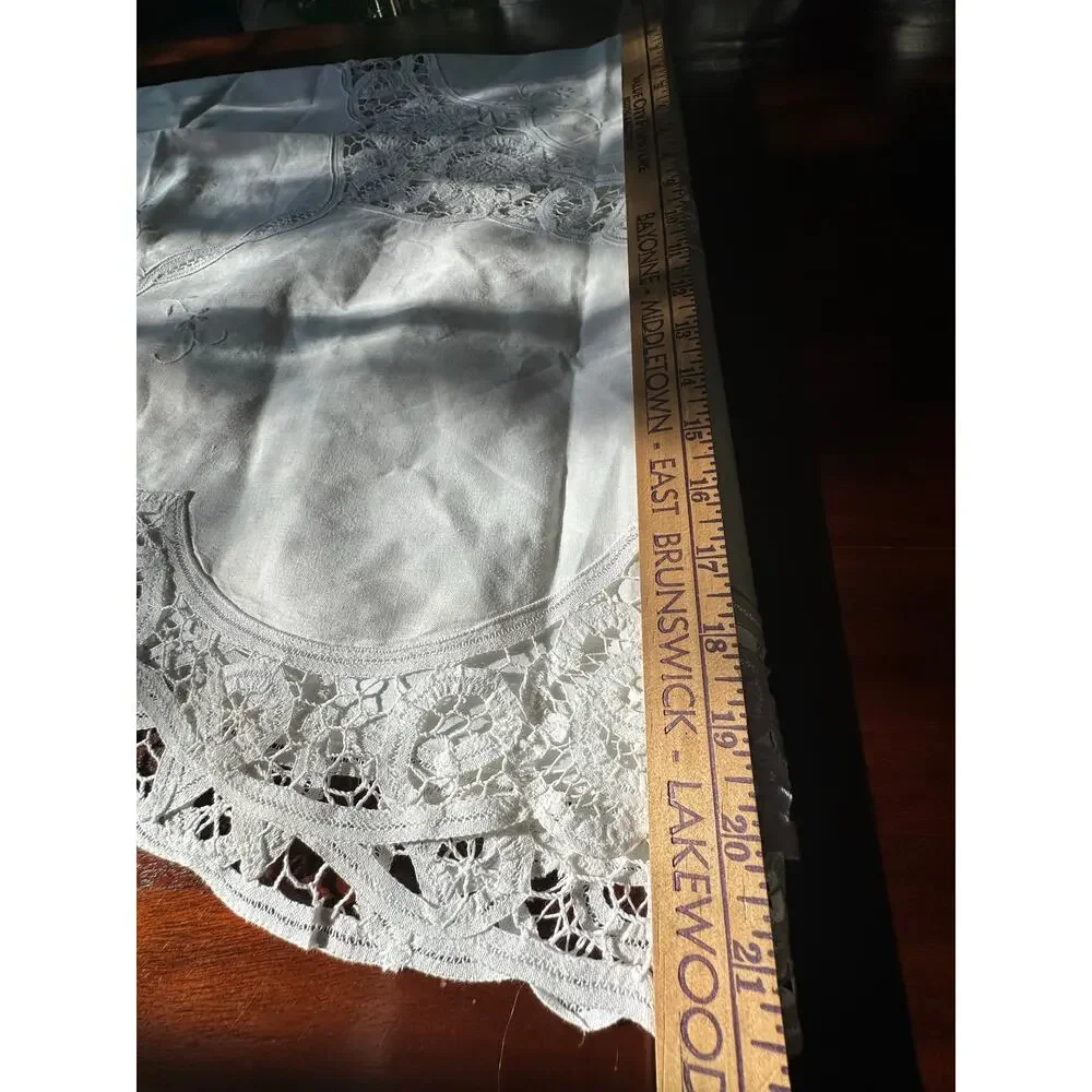 Vintage white, round tablecloth Battenburg lace embroidered floral 42”
